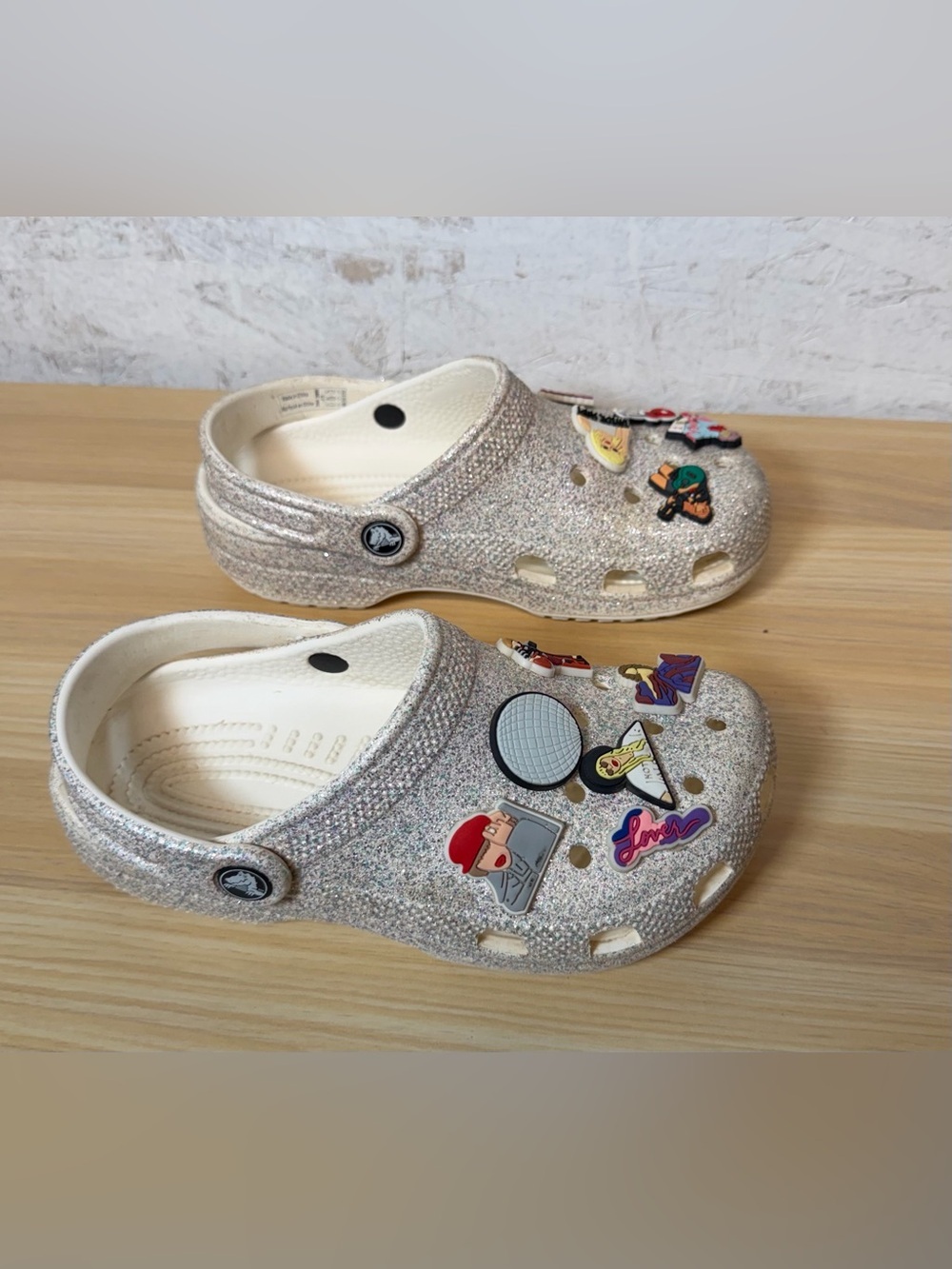 Kids Crocs Classic Glitter II clogs TAYLOR SWIFT Edition - Picture 3 of 7